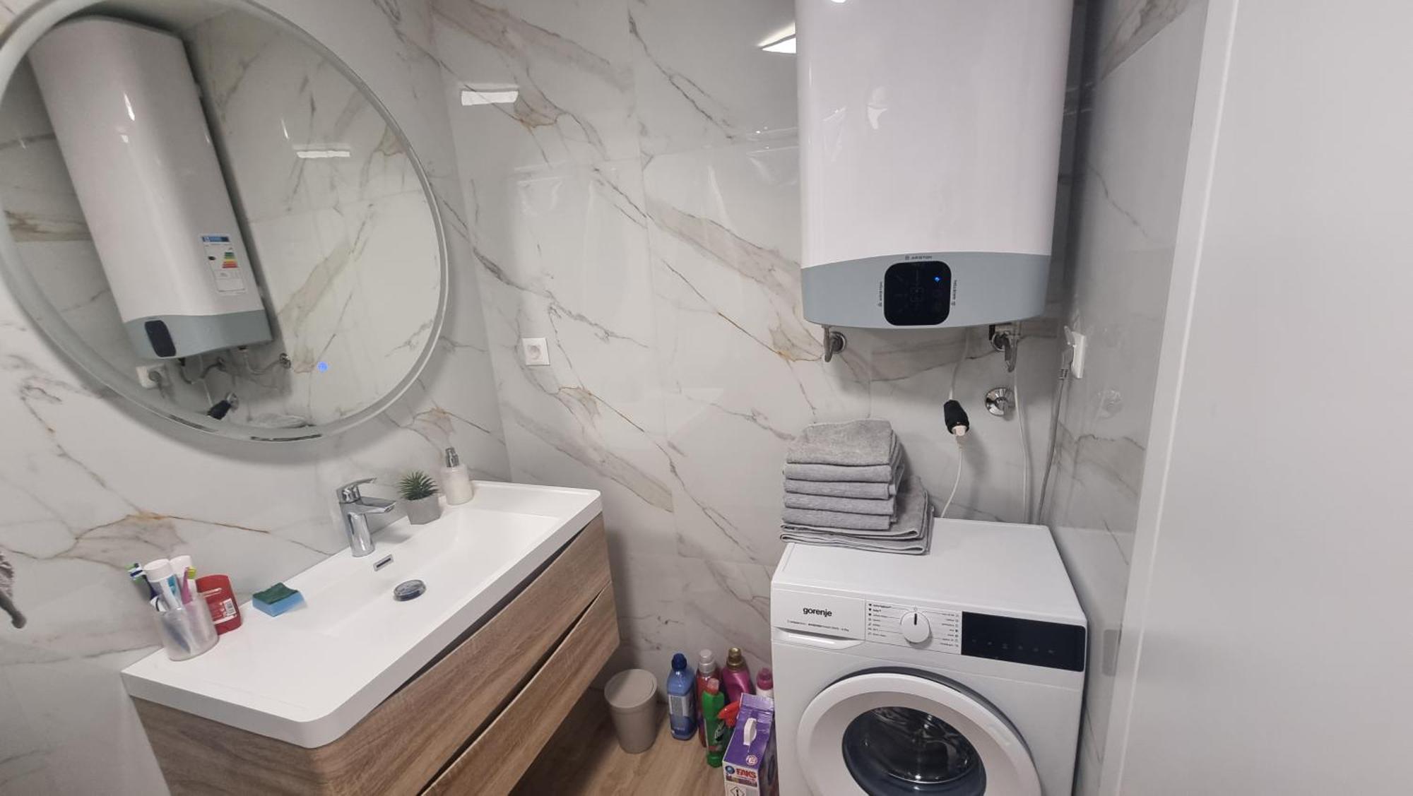 Apartment 1 Bedroom In With Free Parking And Secured Parking On