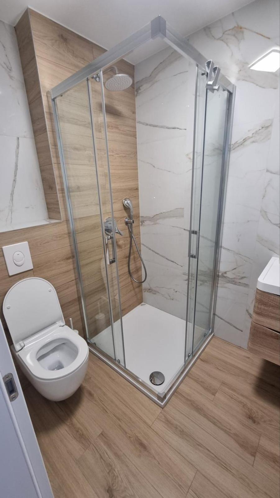Apartment 1 Bedroom In With Free Parking And Secured Parking On *