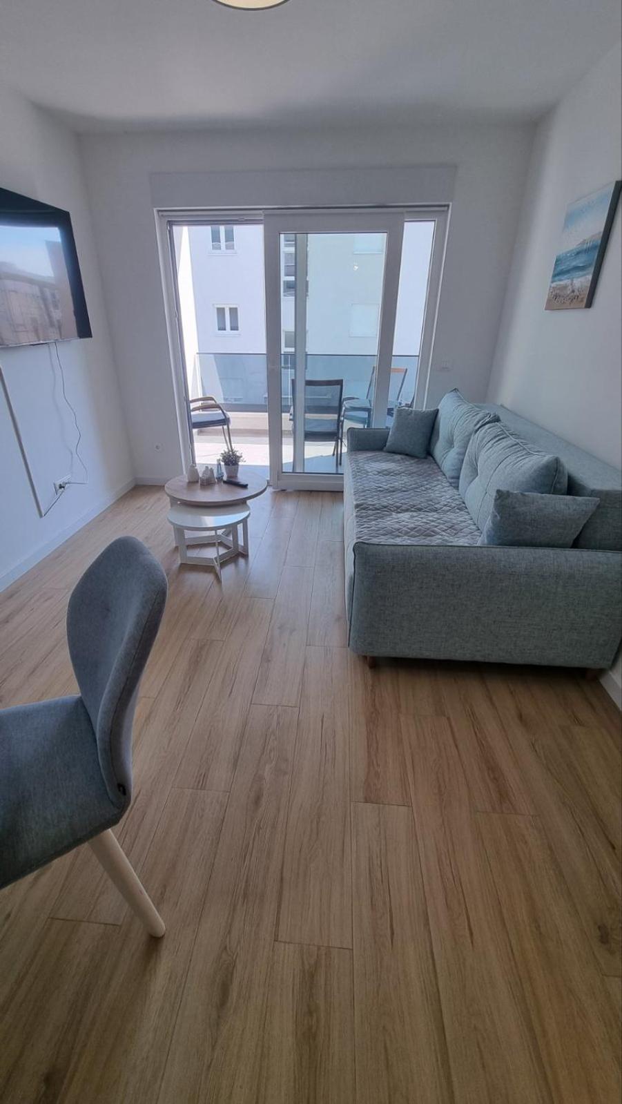 1 Bedroom In With Free Parking And Secured Parking On *