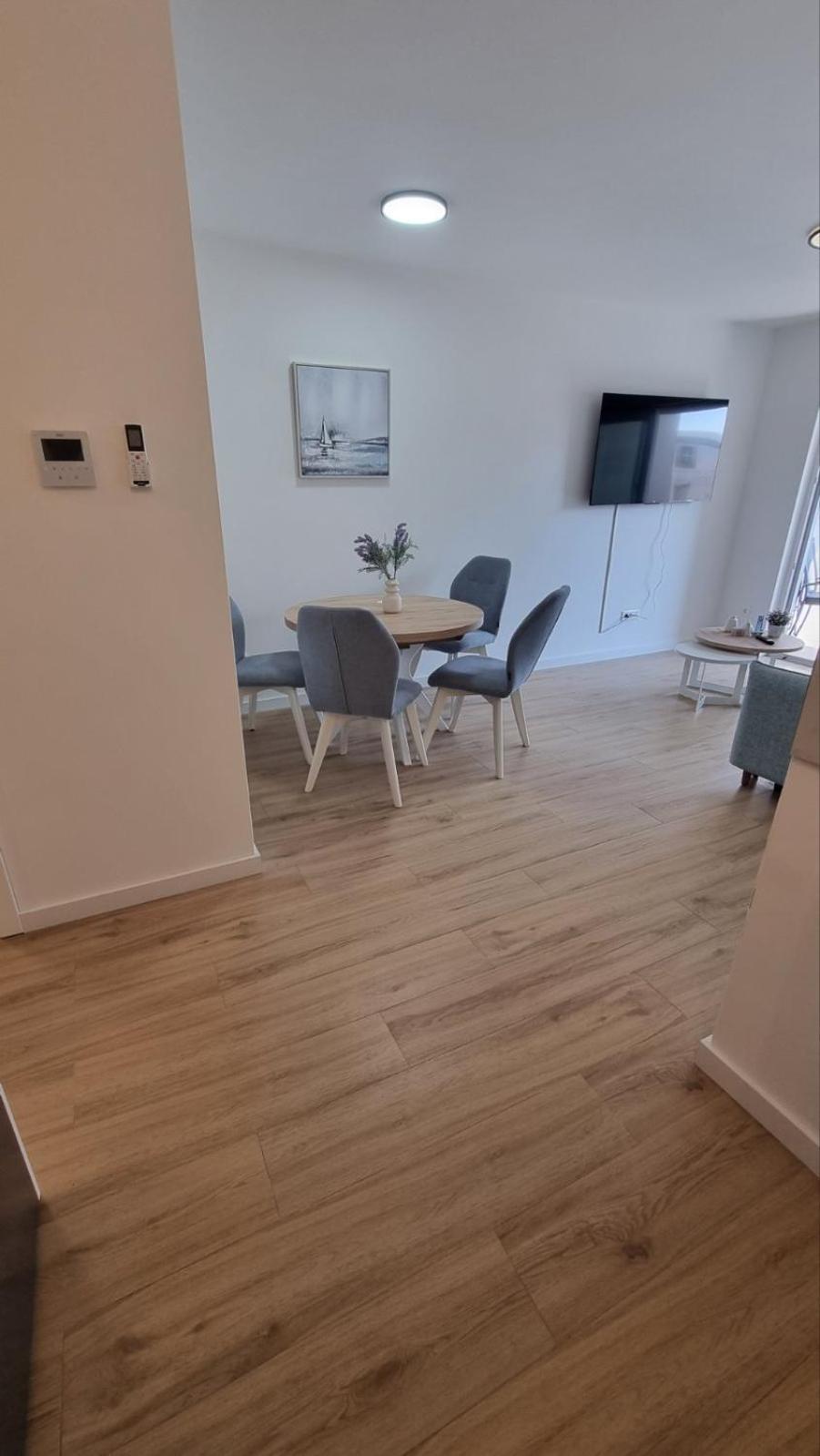 1 Bedroom In With Free Parking And Secured Parking On