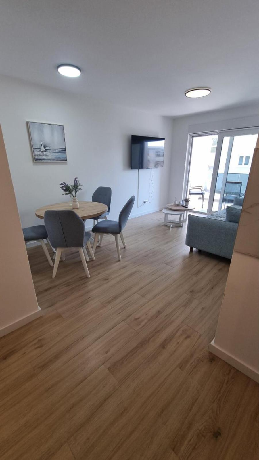 1 Bedroom In With Free Parking And Secured Parking On * Makarska