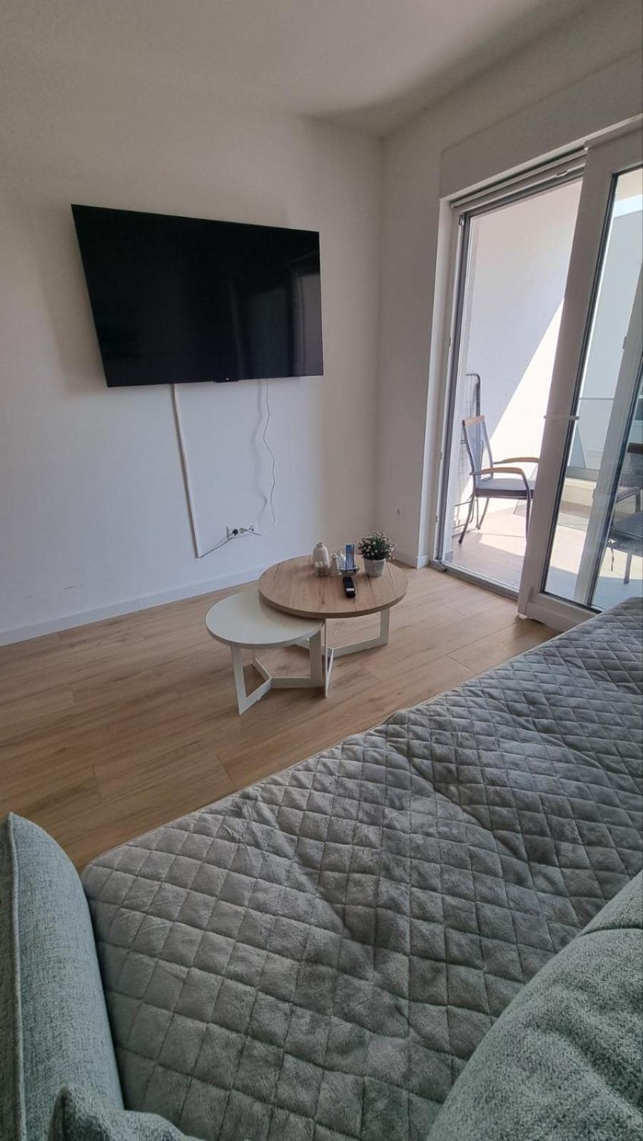 Apartment 1 Bedroom In With Free Parking And Secured Parking On